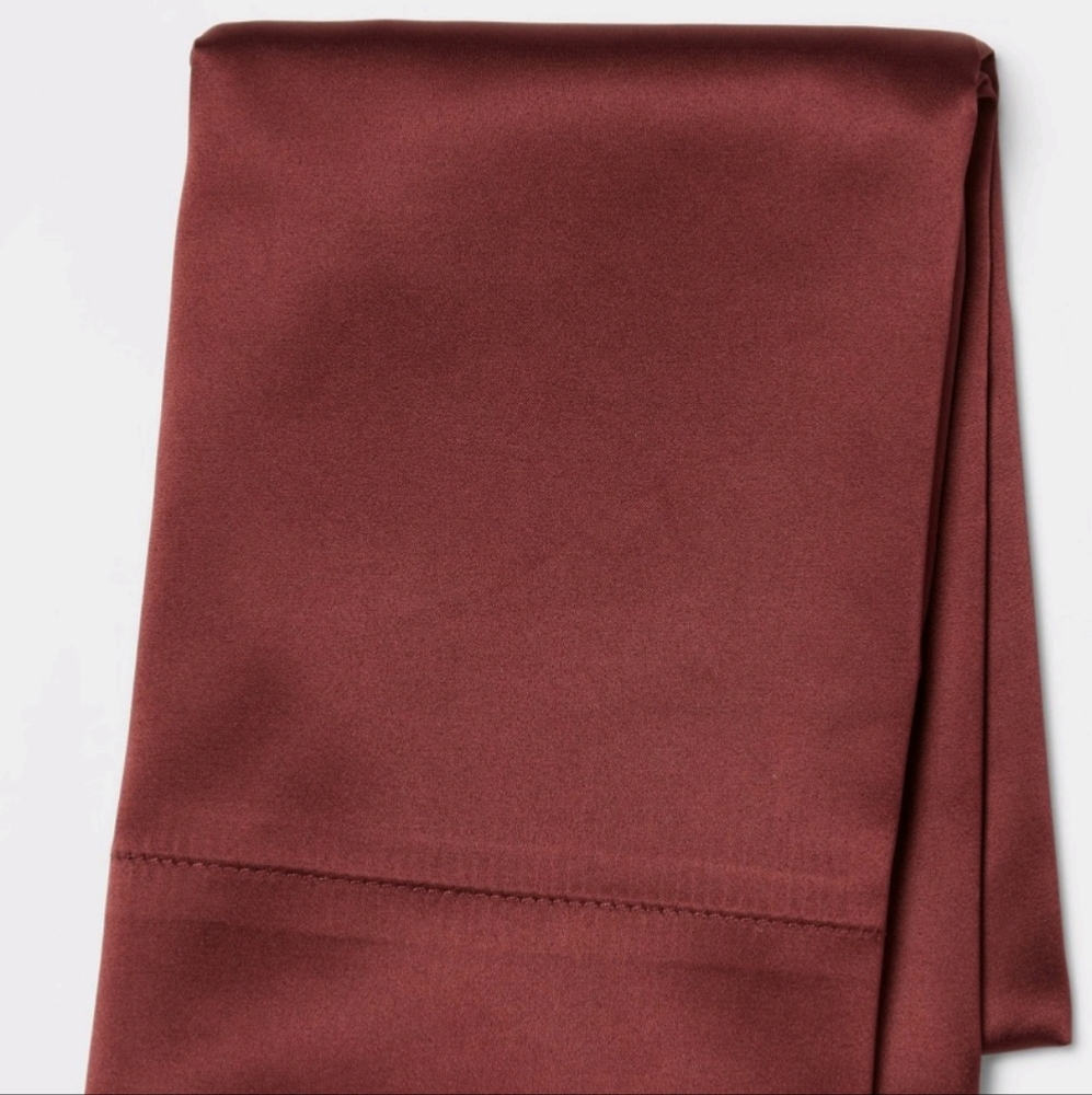 New 4ct Satin solid pillowcases NWT